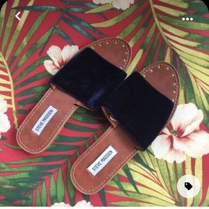 𝅺STEVE Madden mishelle navy blue velvet slides/ sandals with stud detail size 9m